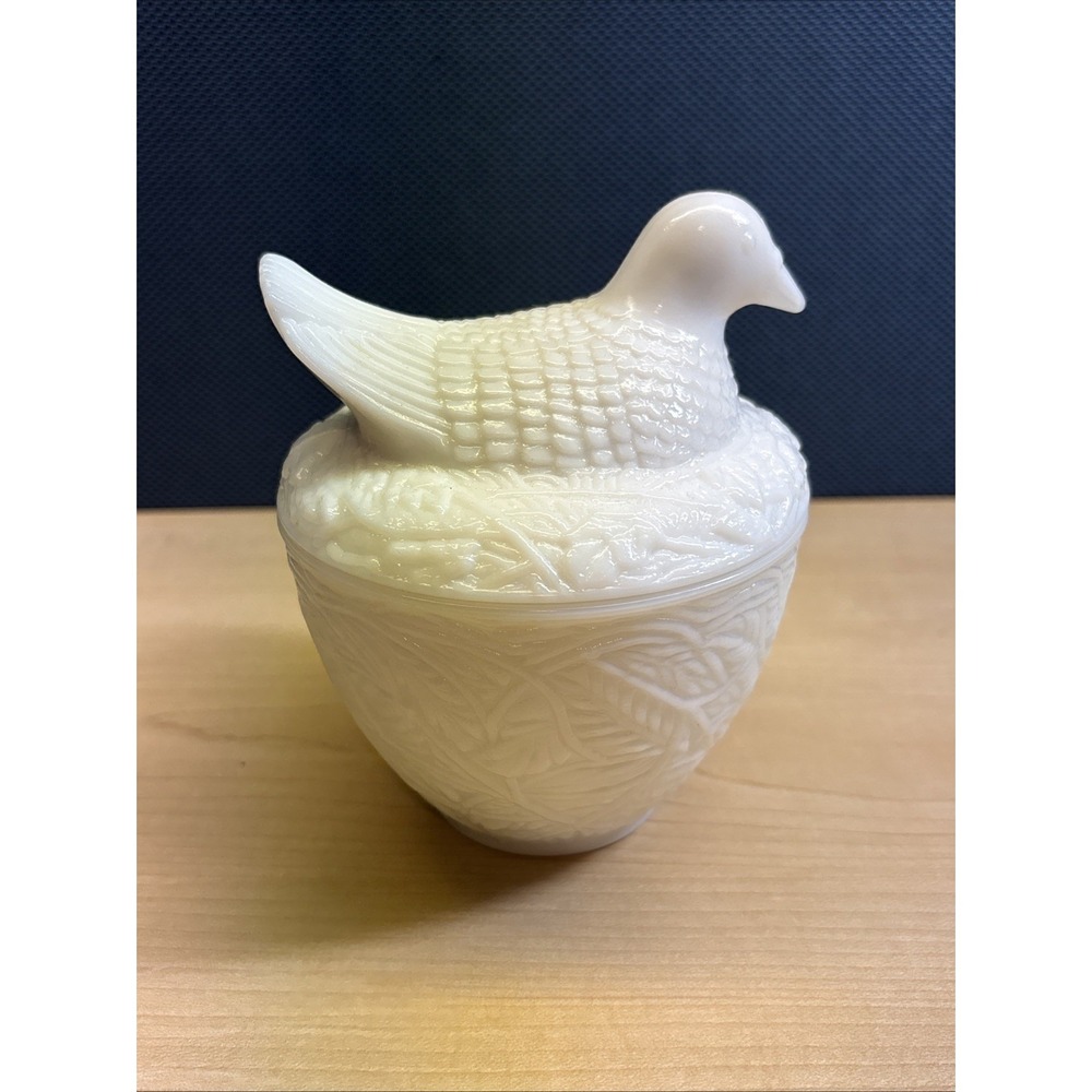 Hen On a Nest  Milk Glass Trinket/Candy Covered Dish Vintage Avon 1970's